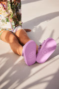 Gallery viewerに画像を読み込む, Zola Kids Sandals