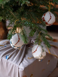 Gallery viewerに画像を読み込む, Christmas Ornaments - Drum