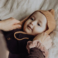Gallery viewerに画像を読み込む, Finch & Fable Wool Knitted Bonnet