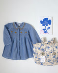 Gallery viewerに画像を読み込む, CHAMBRAY SMOCKED DRESS
