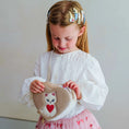 Gallery viewerに画像を読み込む, MIMI&LULA Kitty heart bag

