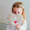 Gallery viewerに画像を読み込む, MIMI&LULA Kitty heart bag
