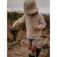 Gallery viewerに画像を読み込む, The Essential Sweater
